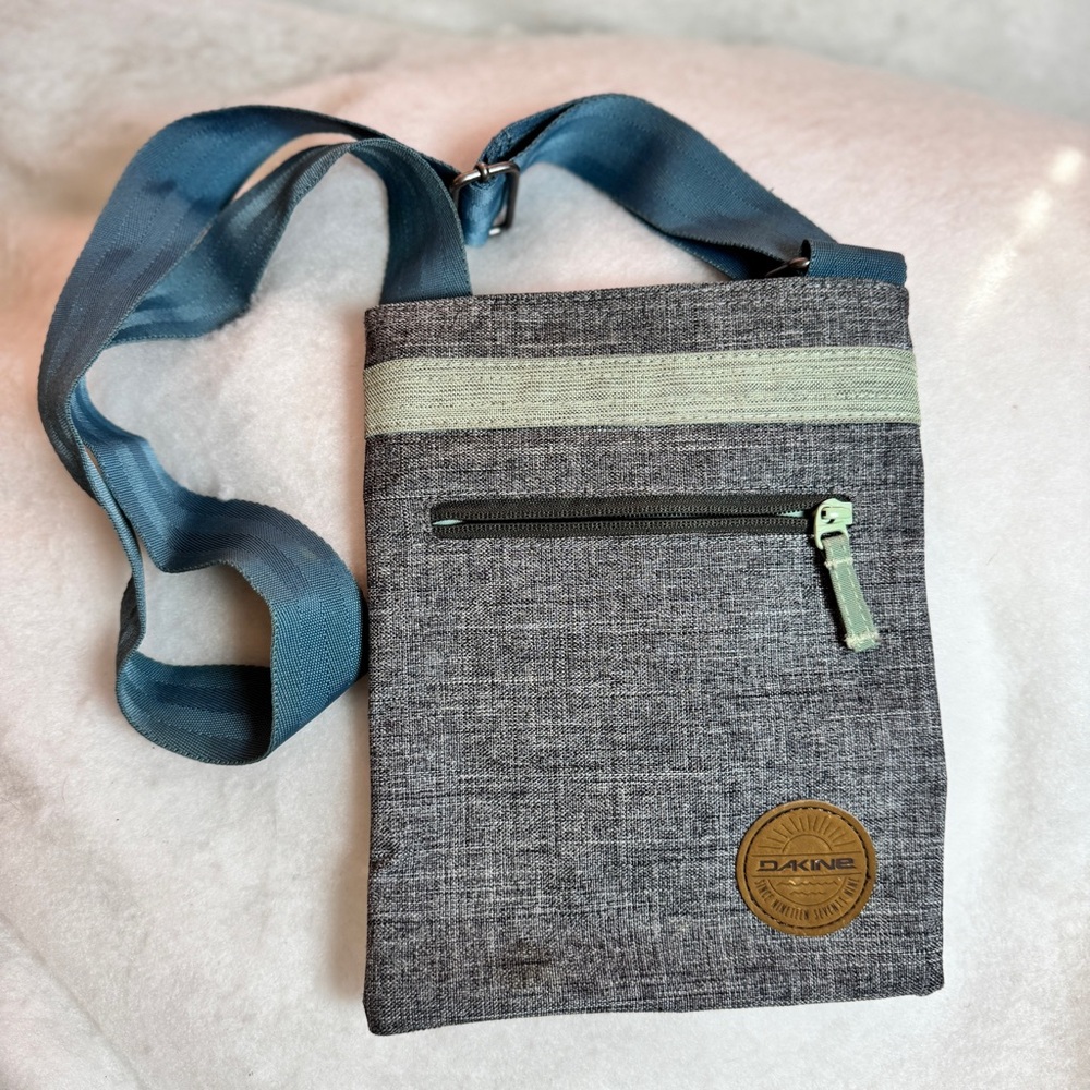 DaKine Crossbody Jive Denim Blue Seaglass Shoulder Bag Purse  Adjustable  Strap